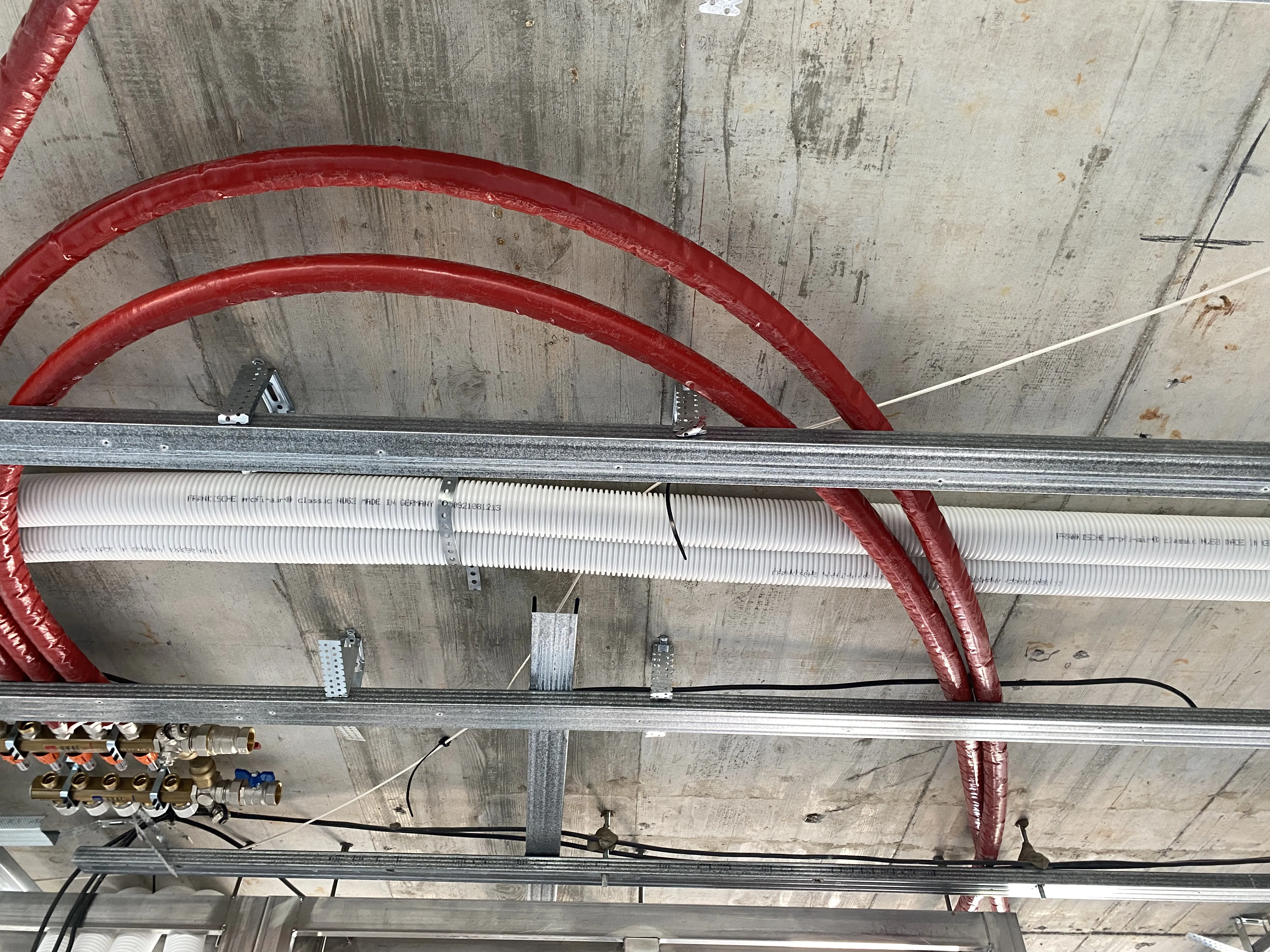 Stropné chladenie a kúrenie